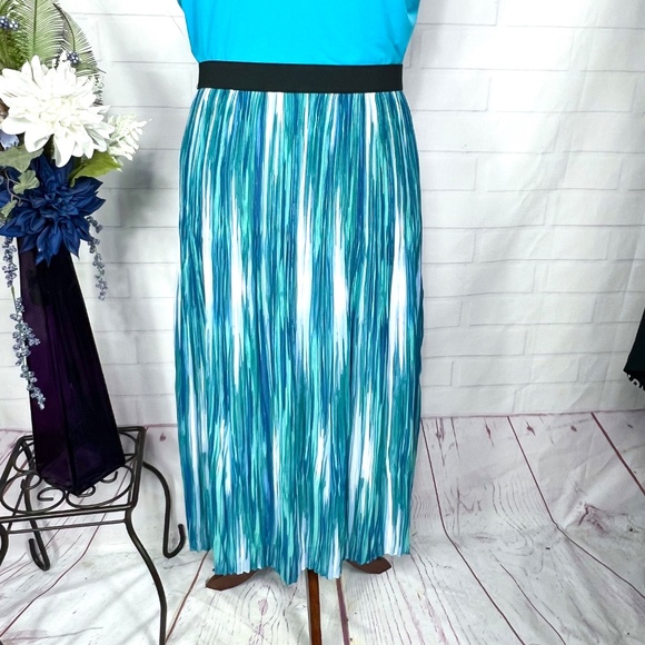 🔥2/$10 |•NOTATIONS•| Maxi Skirt White Blue Aqua Maxi Skirt Size 2X - Picture 3 of 8